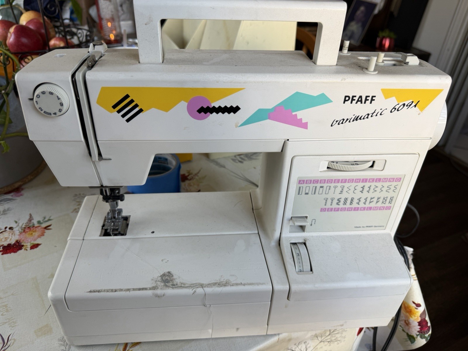 Pfaff Varimatic Sewing Machine 6091 w/ case No Pedal