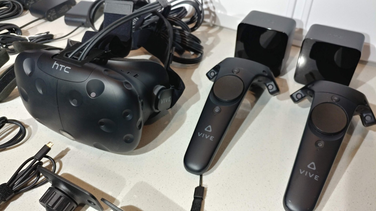 HTC Vive VR Headset Complete Set Full Kit System Virtual Reality ~ A+ Condition