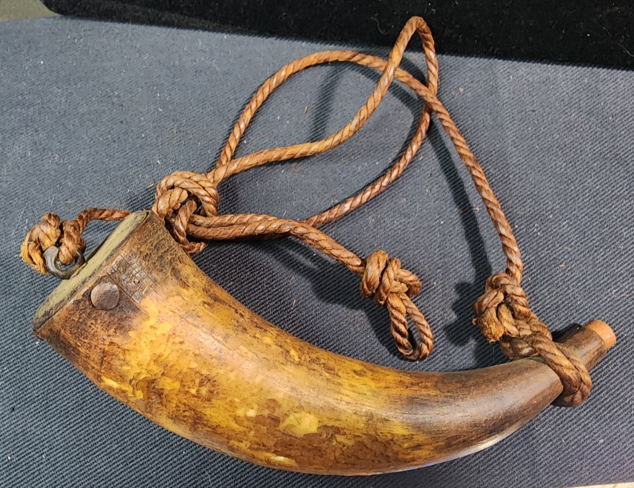 Vintage Antique 19C ? Hand Carved Wood Cap ? Hunting Decor Powder Horn 7" L