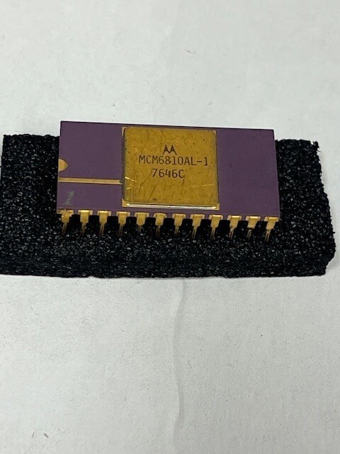 MCM6810AL-1 Motorola Integrated Circuit - NOS