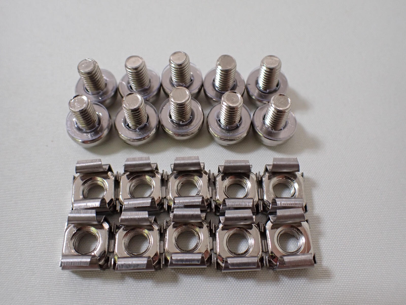 100 Pcs M6 Mounting Screws and Cage Nuts for Server Rack