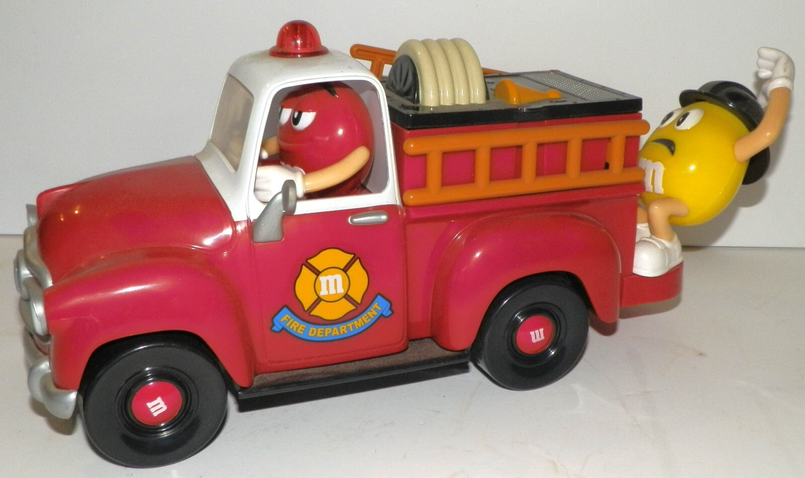 COLLECTIBLE M&M Dispenser - FIRE DEPARTMENT FIRE TRUCK