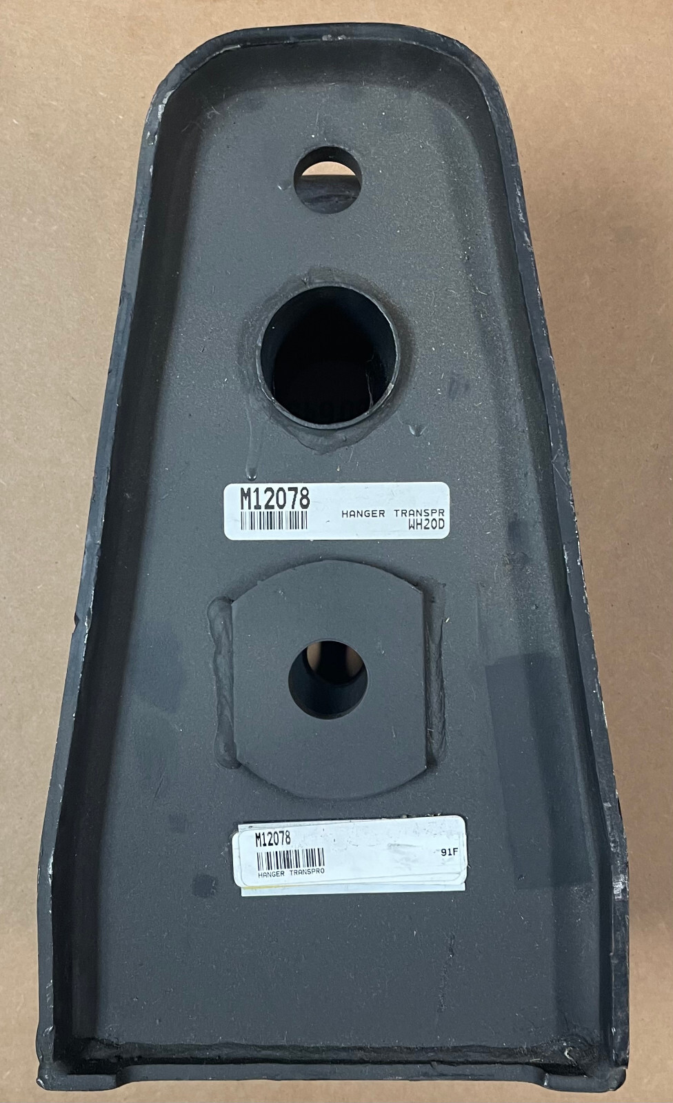 AUTOMANN Center Equalizer Hanger M12078