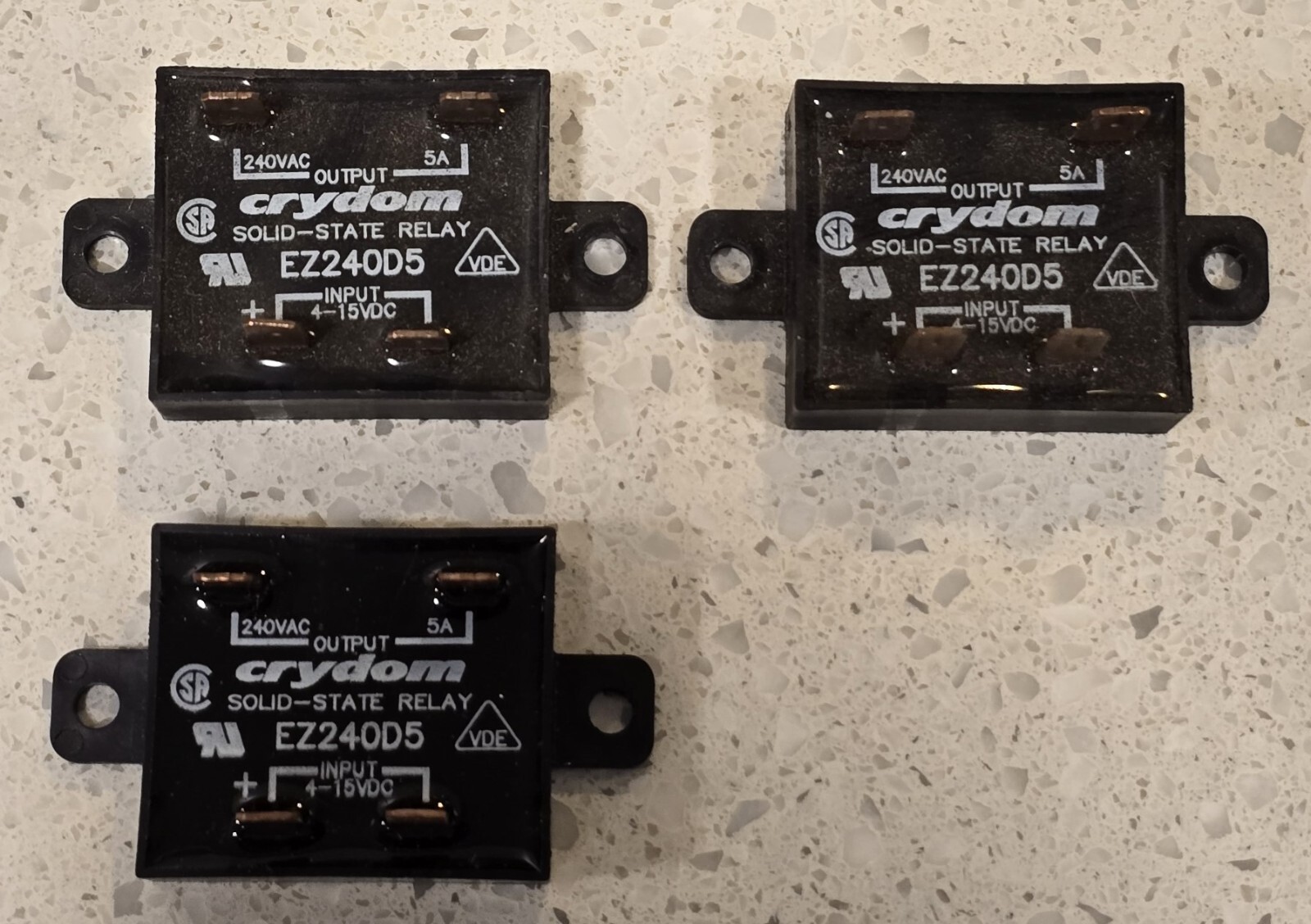 CRYDOM EZ240D5 Solid State Relay 240VAC 5A 15VDC