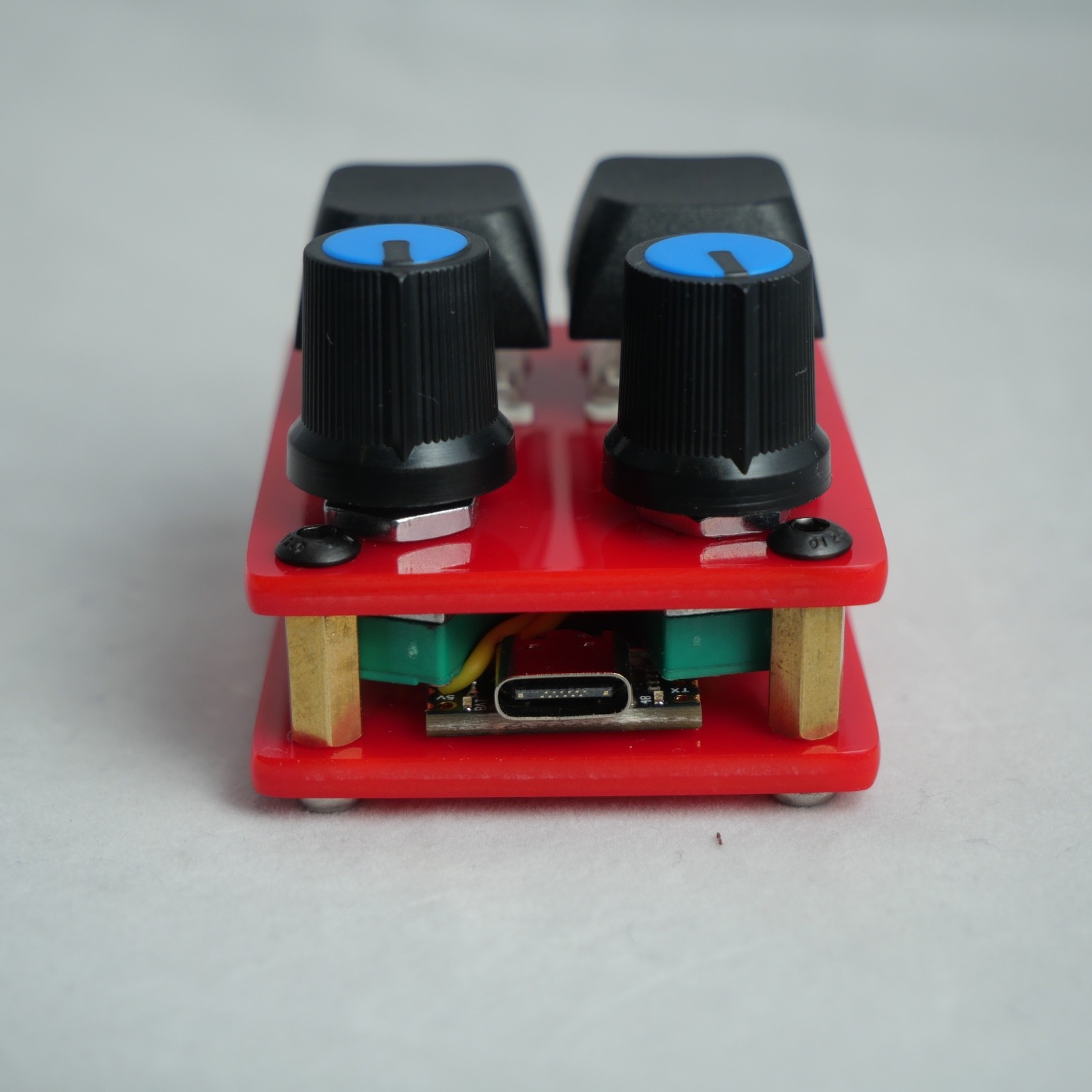 madMidiMini Compact Midi Controller with 2 Note Buttons 2 Potentiometers and LED