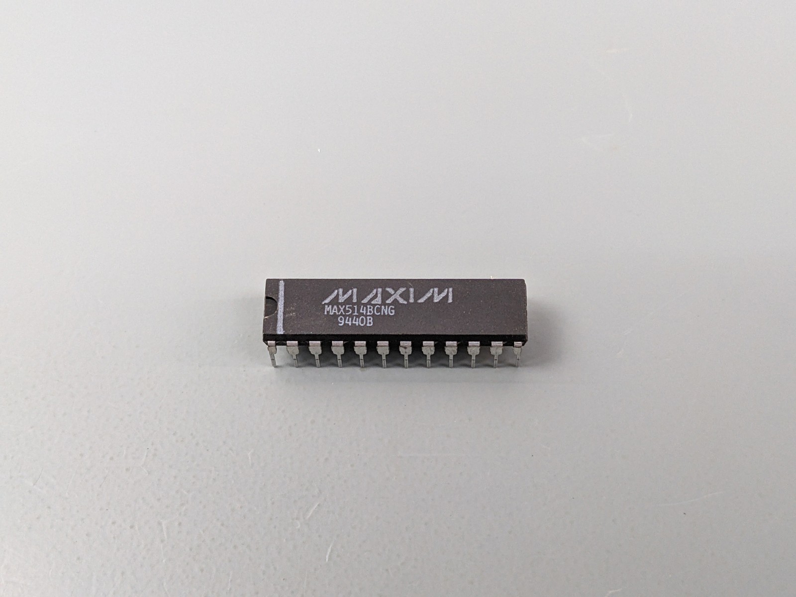 Maxim MAX514 Quad CMOS 12-BIT DAC IC, Serial Input, Mulitplying