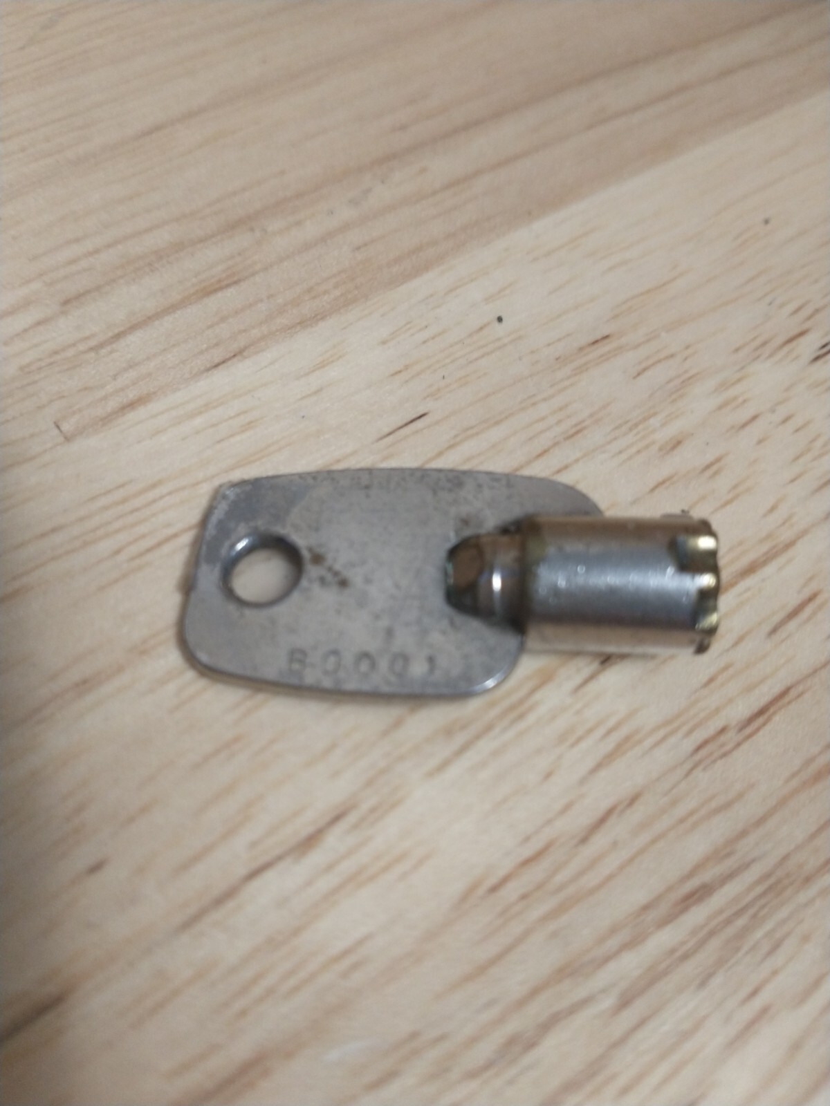 Snack soda drink vending machine key #B0001 fits barrel style locks used