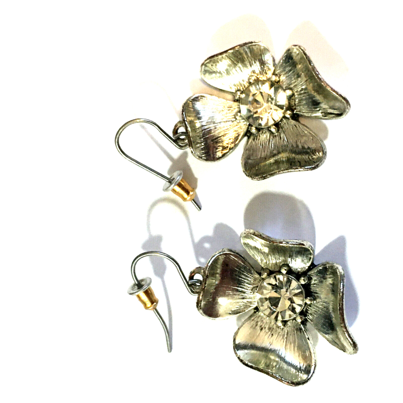 VINTAGE SILVER TONE BRUSHED FLOWER RHINESTONE CENTER FLOWER PIERCED EARRINGS 1"