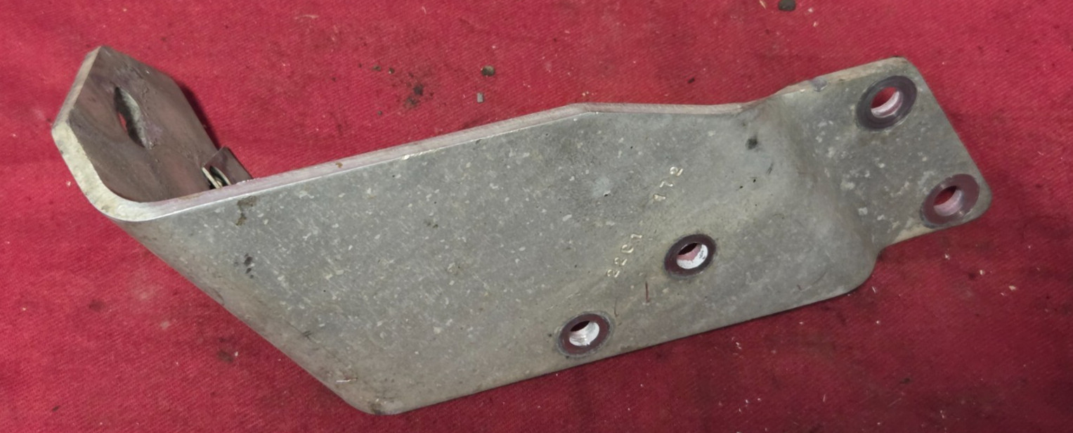 INTERNATIONAL   step bracket , ALUMINUM ,  22C1 172