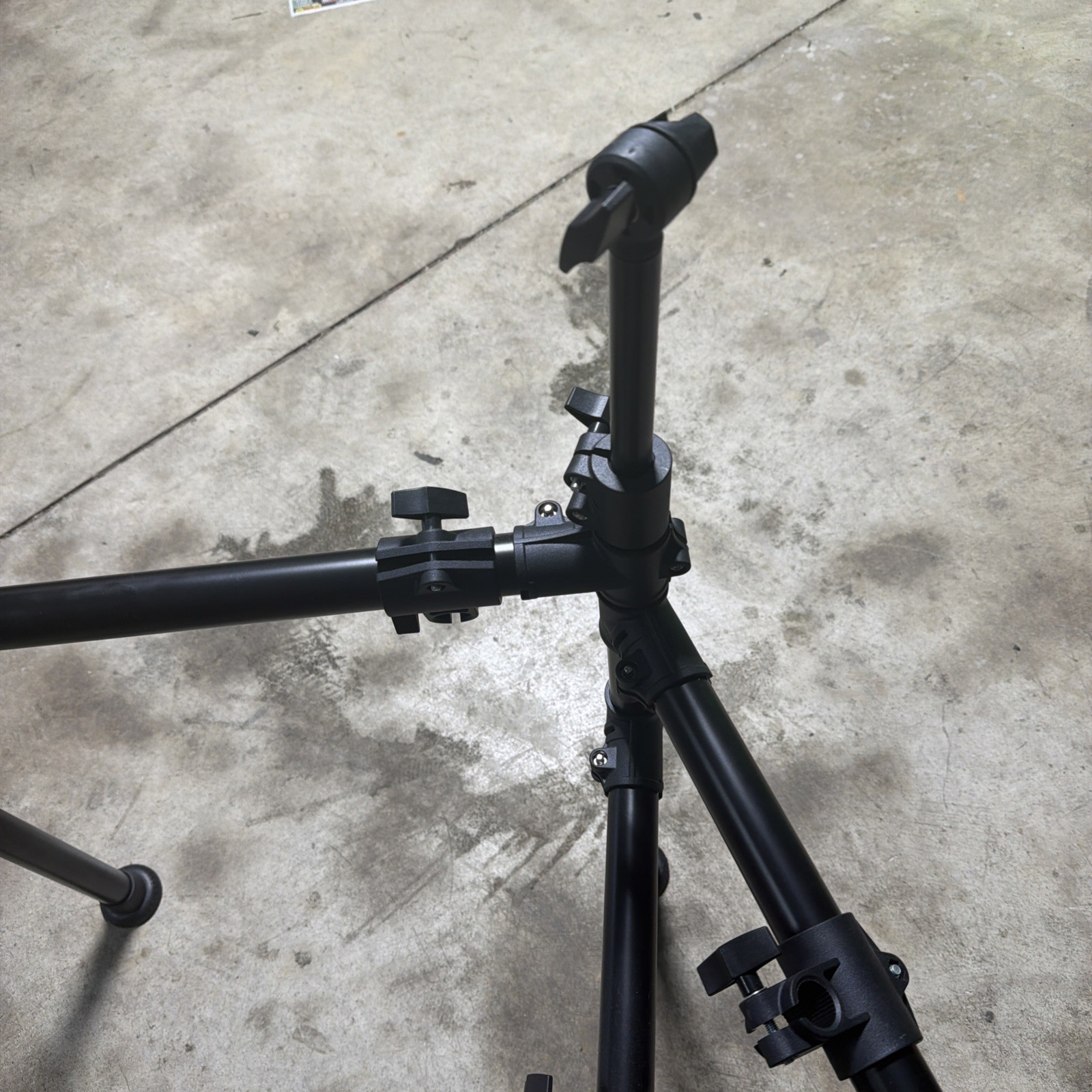 Donner DED-200 Electric Drum Set stand legs