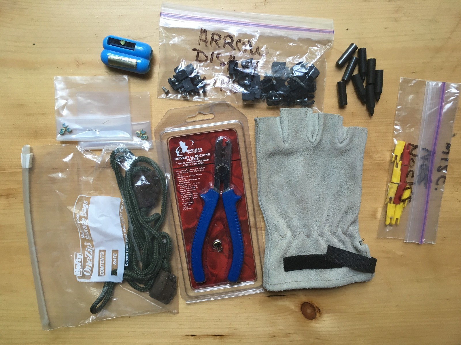 Archery Bow String Maintenance Kit: Crimper Pliers Fingerless Glove Nocks & Misc