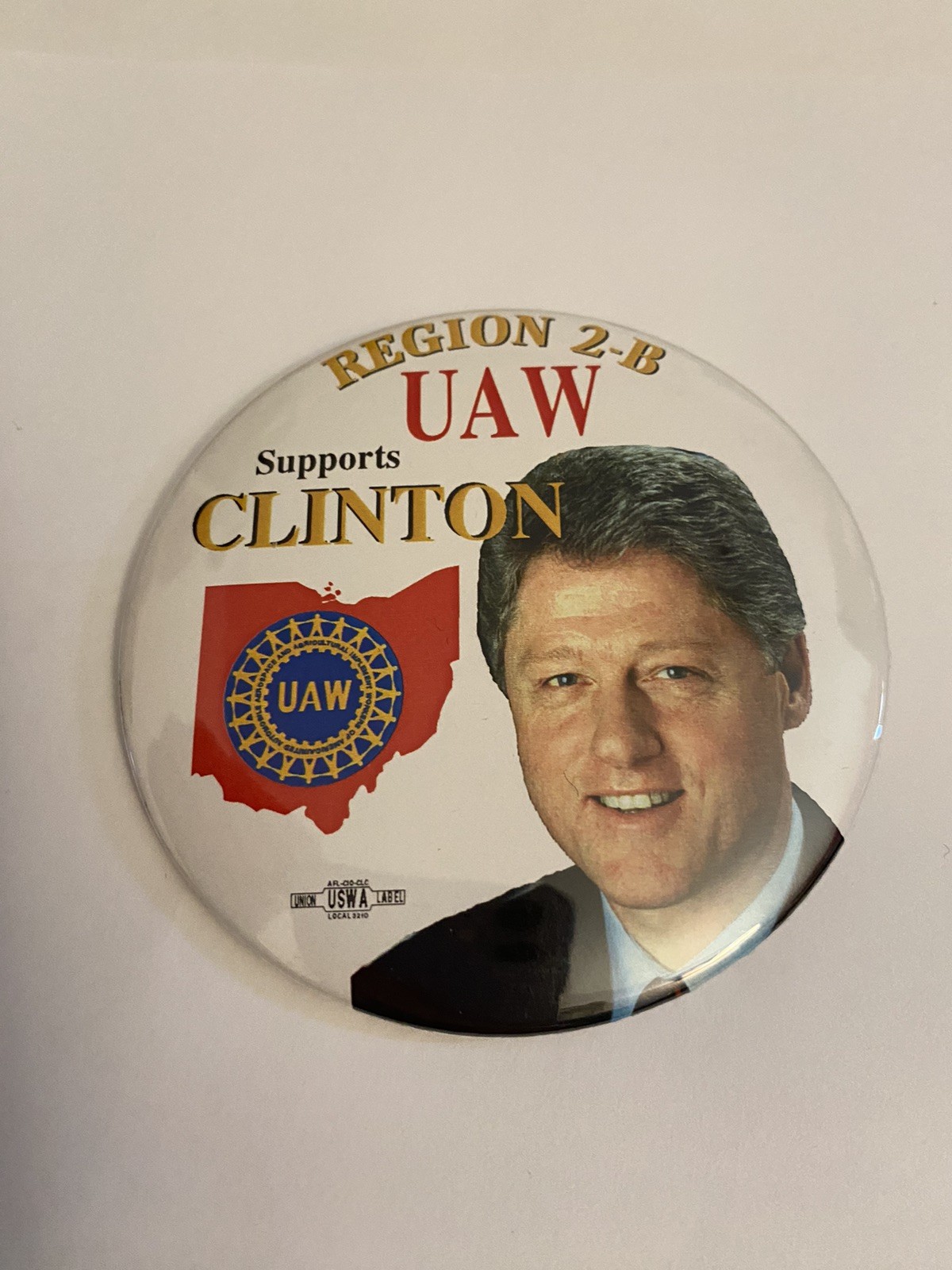 UAW Region 2-B Supports Clinton Pin Back Button P138