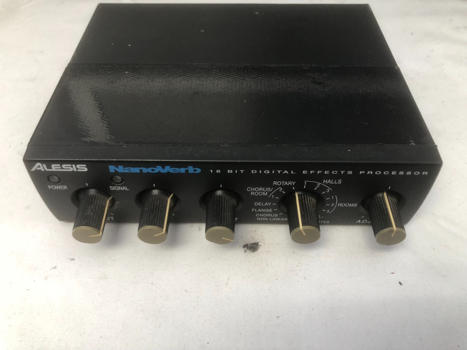 Nanoverb 18 Bit Digital Effects Processor by Alesis(Pre-owned)