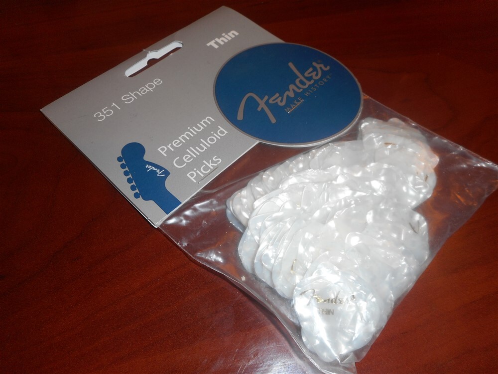 NEW Fender 351 Premium Celluloid Picks (144) Thin, WHITE MOTO, #198-2351-105