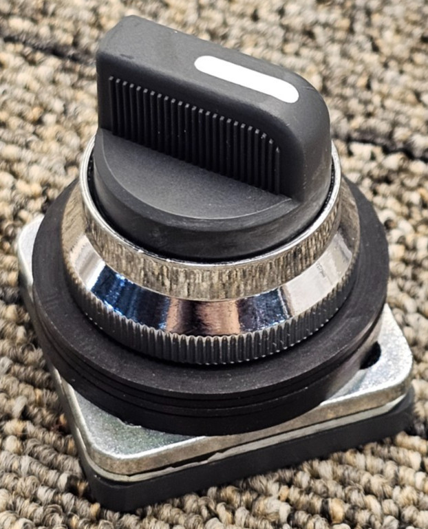 ALTECH AS2-2P Rotary Switch 30mm, 2 Pos., Non III, Black Maintained