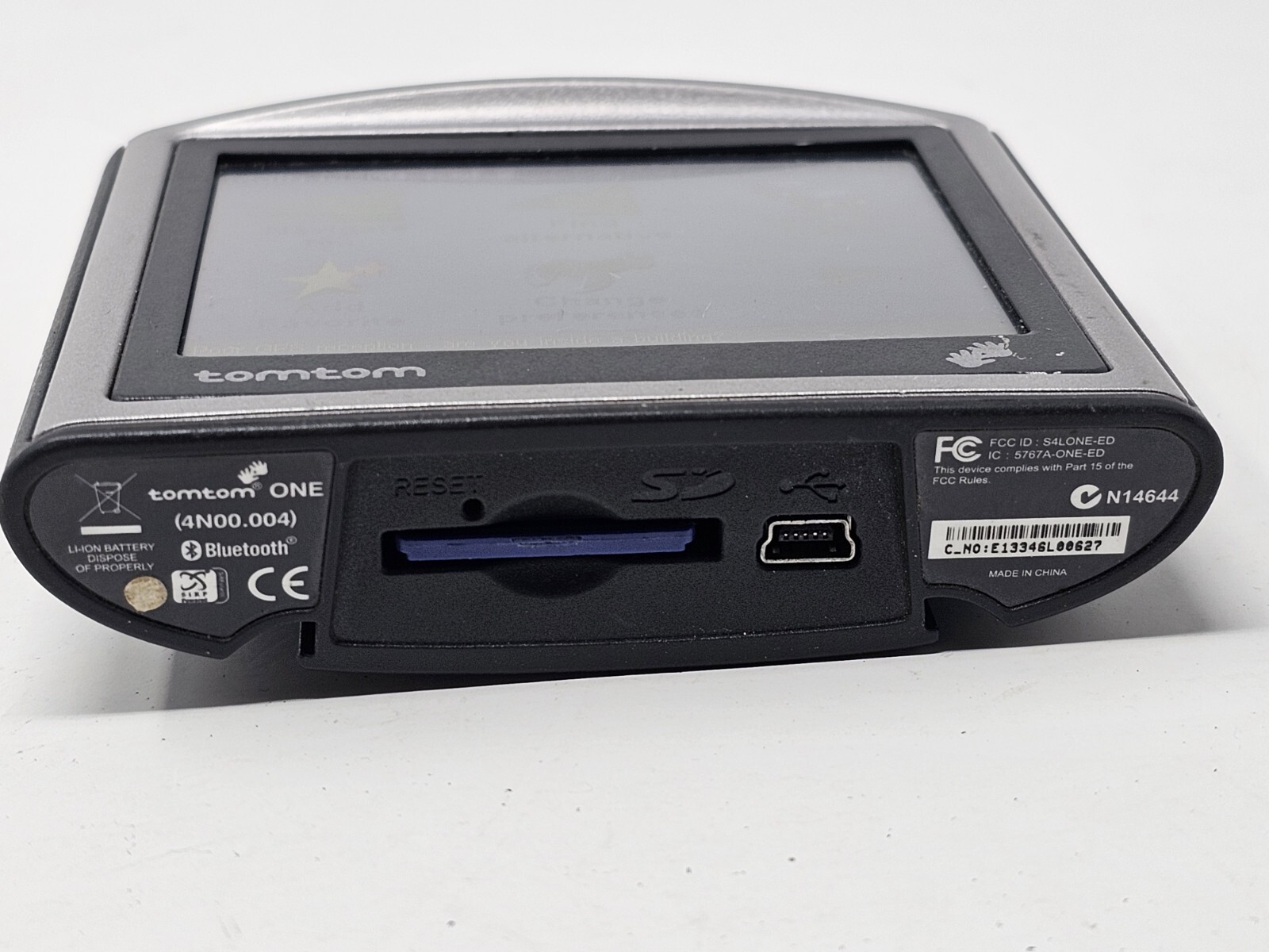 TomTom One (4N00.004) GPS Mountable Auto Navigation Bluetooth N14644