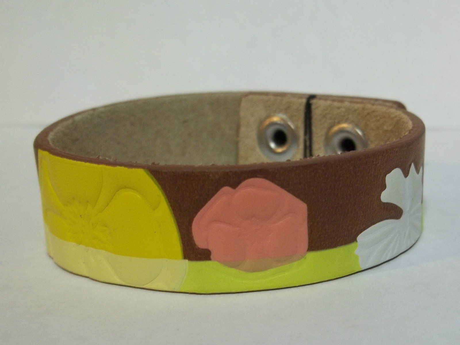 Fossil Logo Three Flower Design Tan Leather Band Bracelet #8040