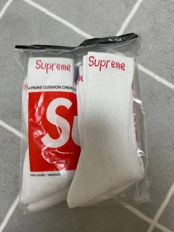 🧦Supreme Hanes Crew Socks White 4 Pack Size 6-12 Collectible Streetwear Fashion