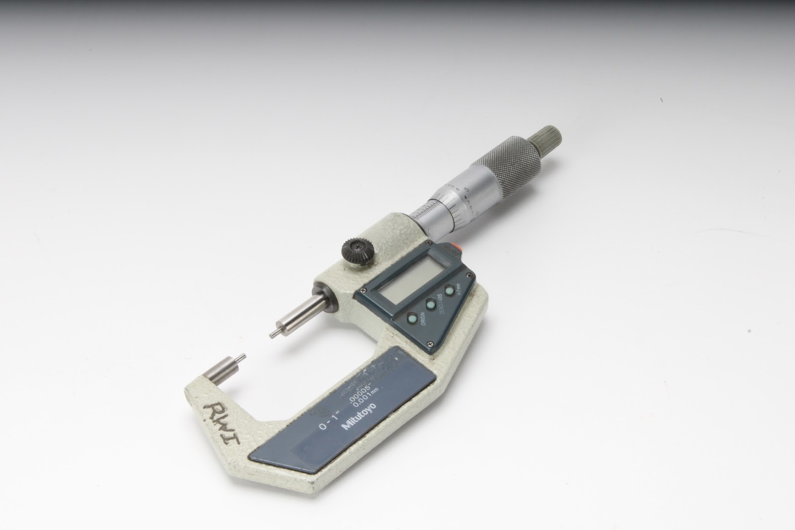 Mitutoyo Digital Spline Micrometer 0-1" With Case - .00005" Accuracy