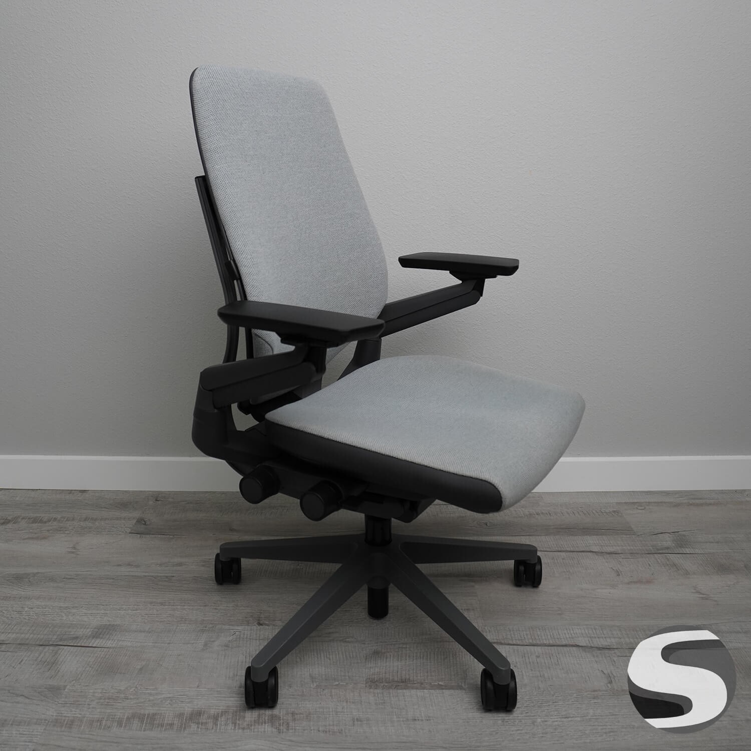 Steelcase Gesture Chair Fully Loaded in Light Gray Fabric