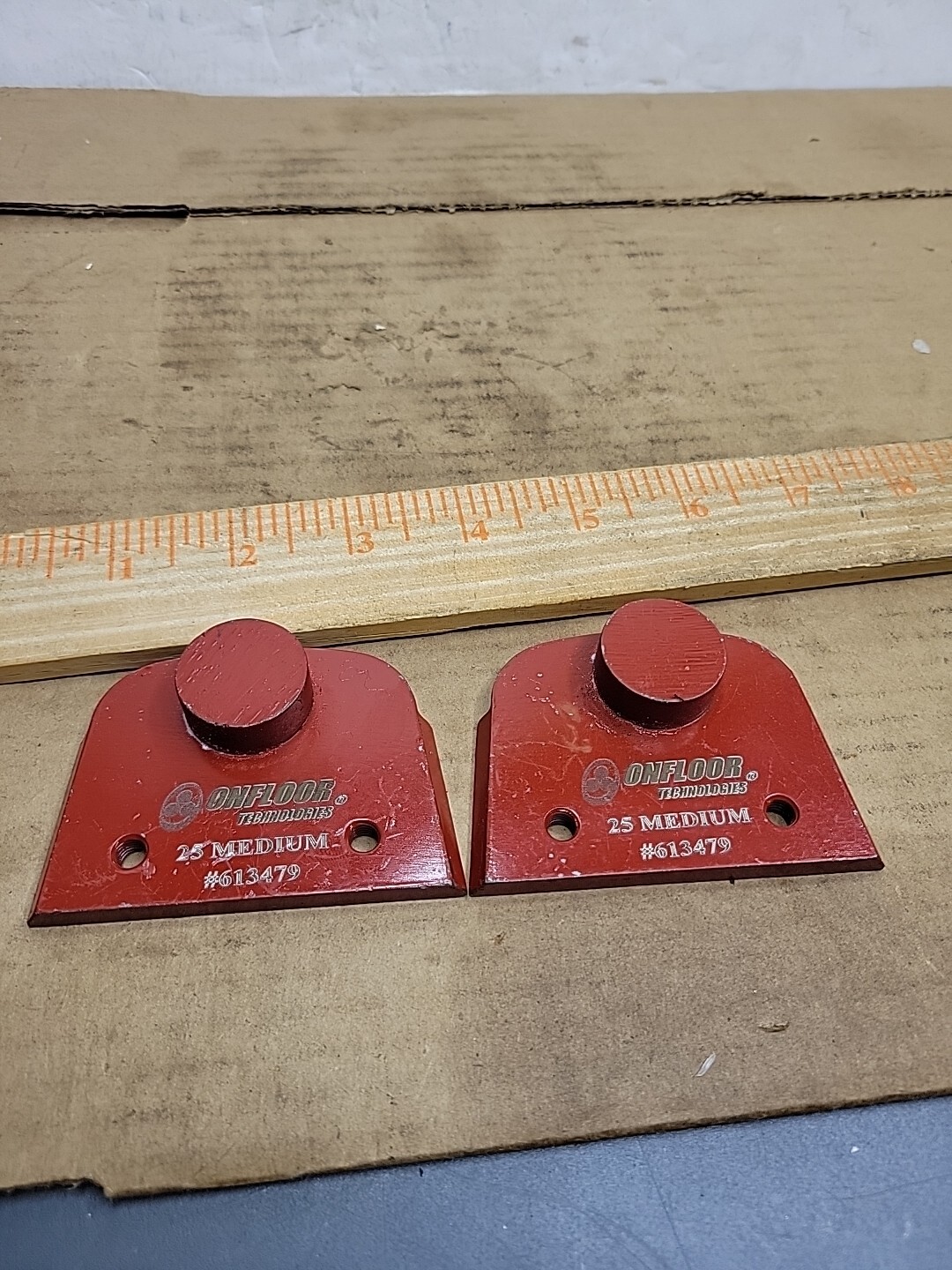 Qty: 2 Onfloor Technologies Single Round-25 Medium Grit Quick Abrasive Tool