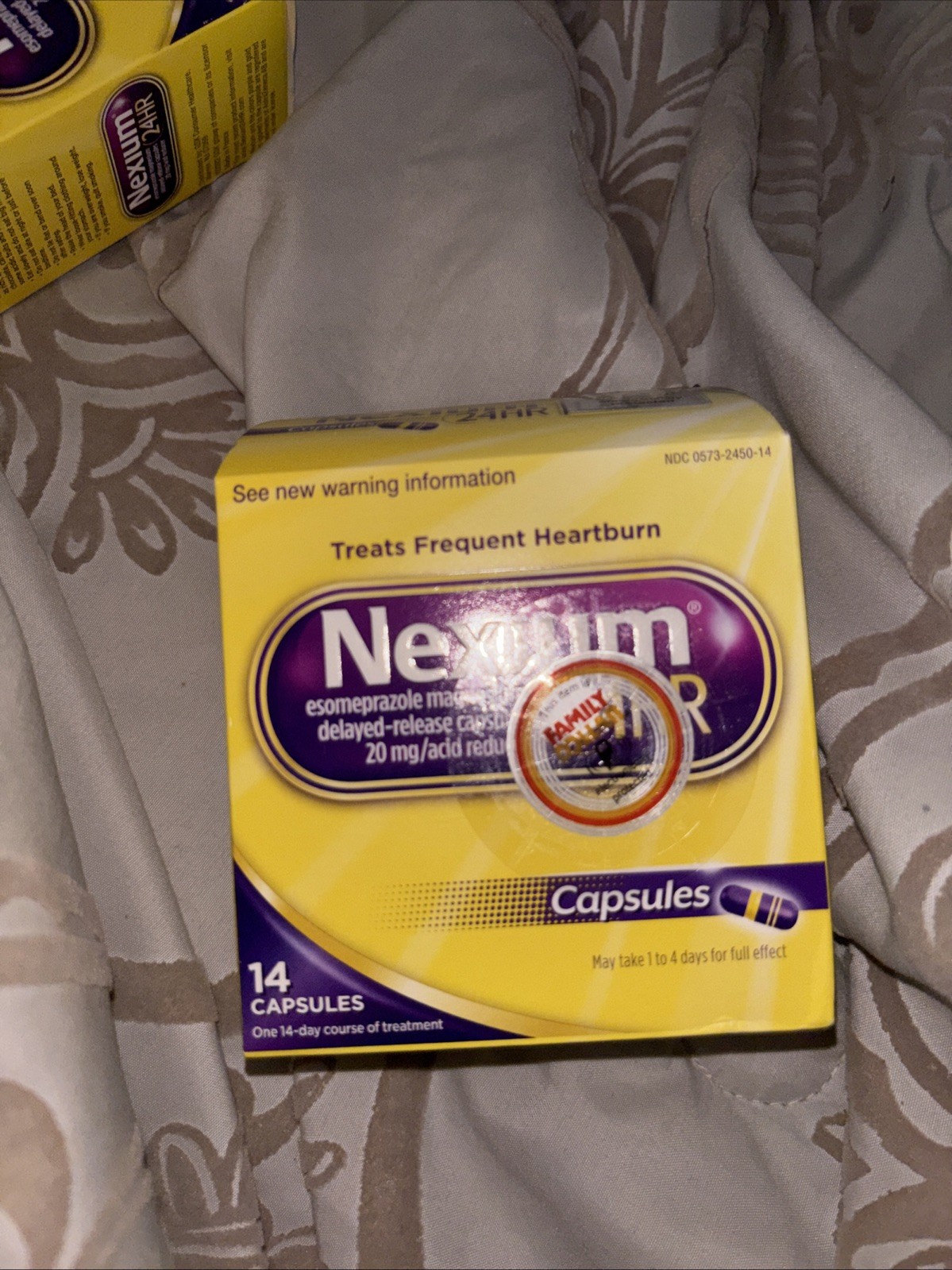 Nexium 24HR Acid Reducer Heartburn 20mg Capsules 06/2027