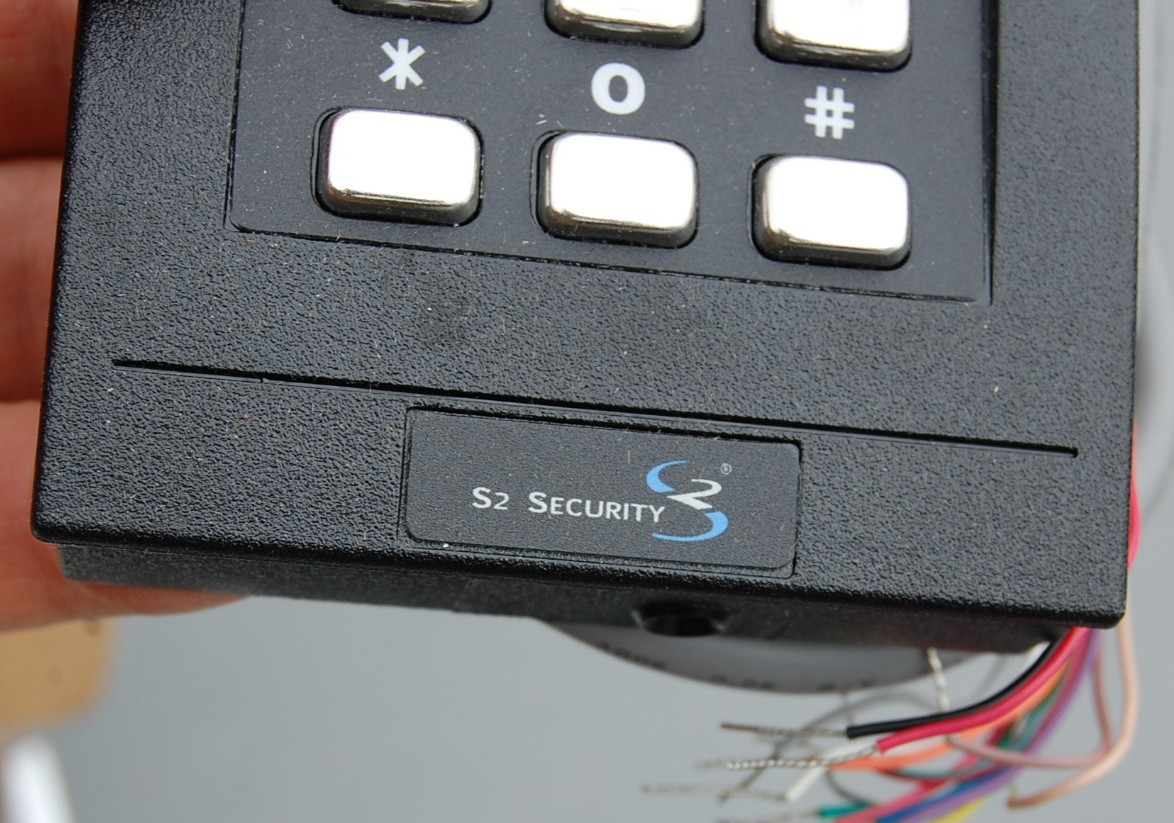HID 921PTNNEK0058K-S2SEC RPK40 multiCLASS se Keypad Wall Switch Reader (S2 Logo)