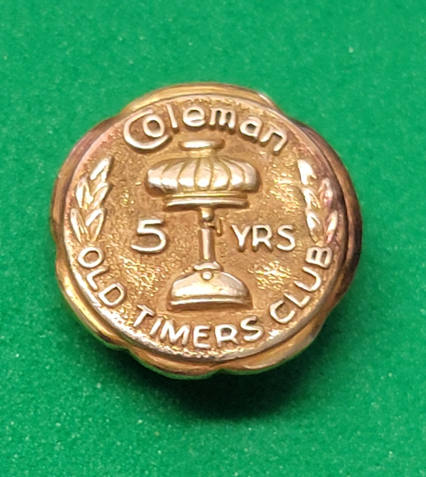 VINTAGE COLEMAN LANTERN EMPLOYEE BADGE EARLY PIN
