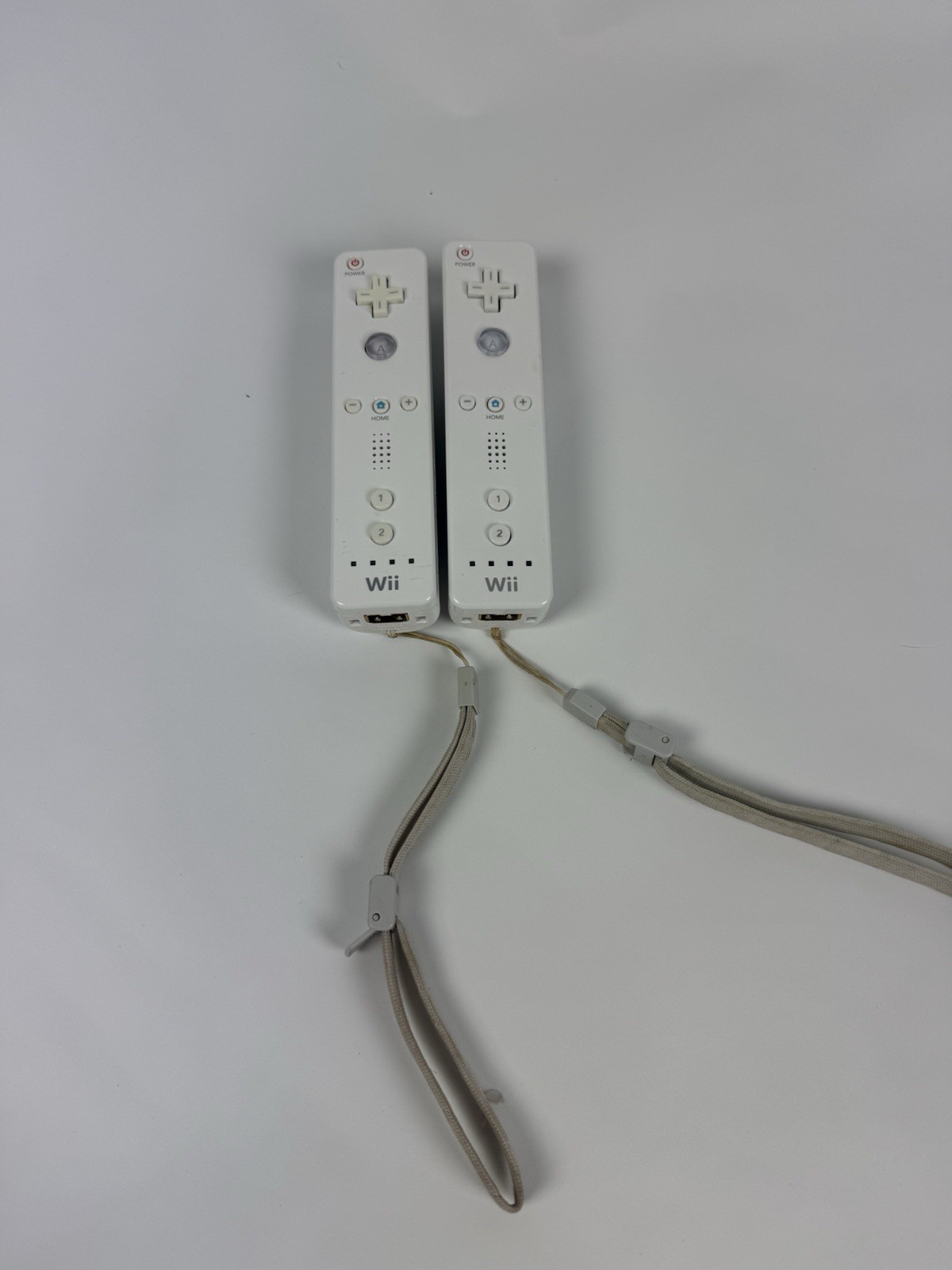 Nintendo Wii White Console Bundle With Wii Controller & Cables