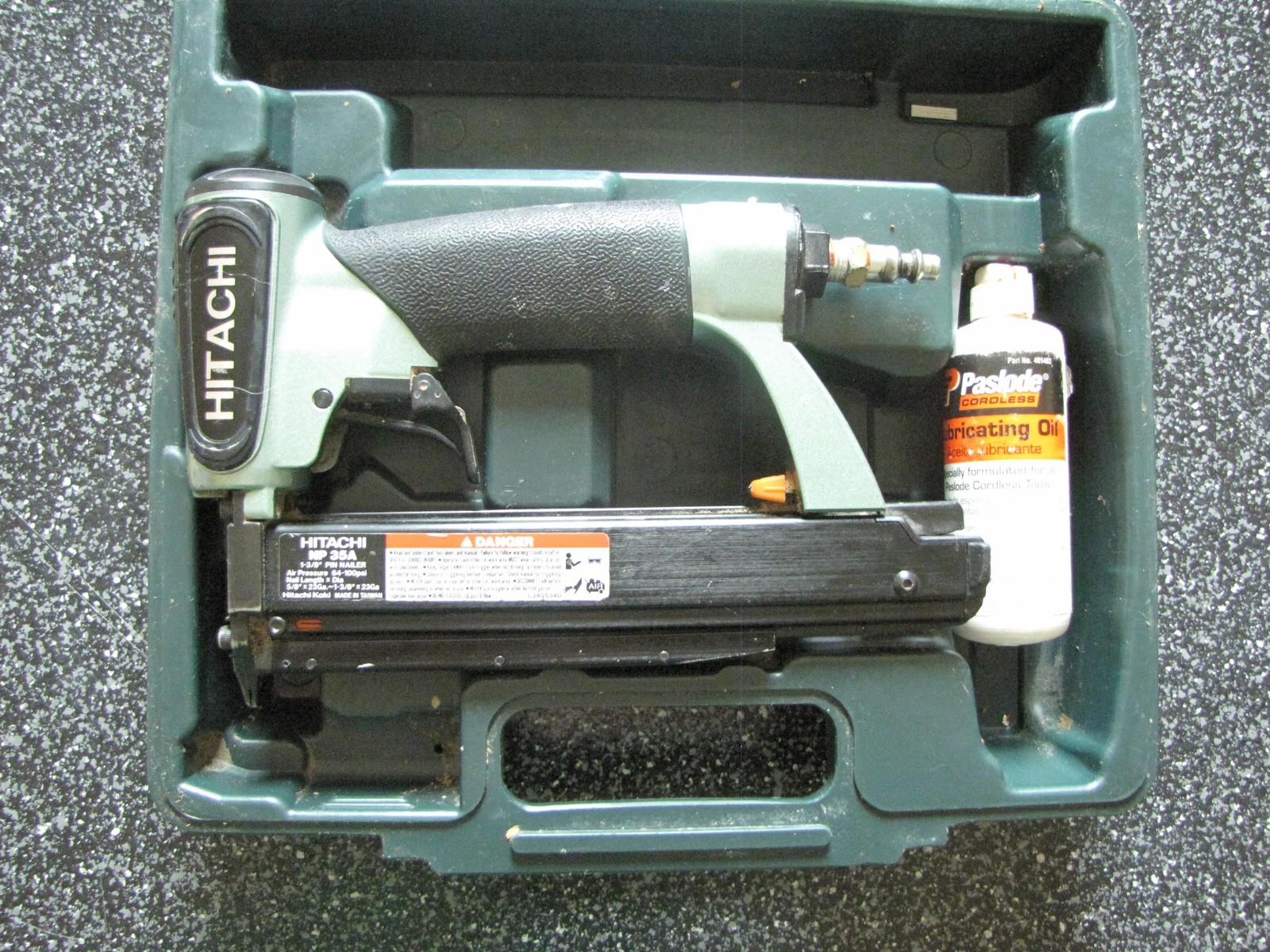 Hitachi NP35A 23 Gauge 1-3/8 In Pneumatic Pin Nailer Tool W Case Oil Set