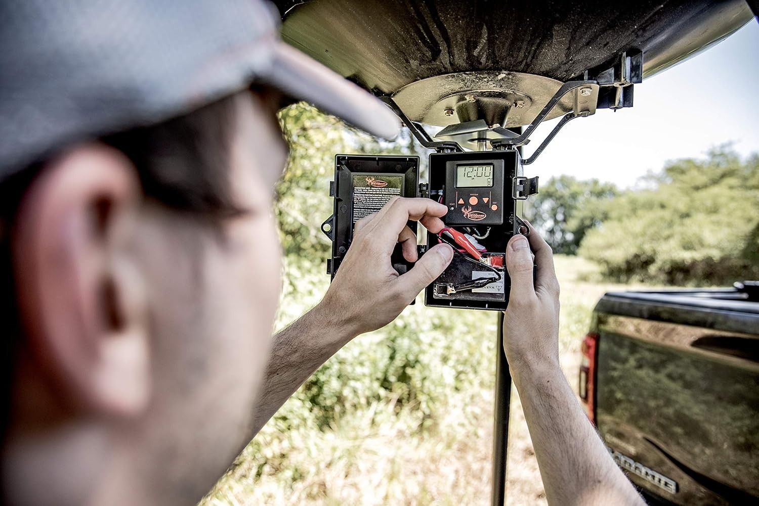 Effortless Setup: Quick-Set 225 lb Game Feeder with Programmable Digital Timer