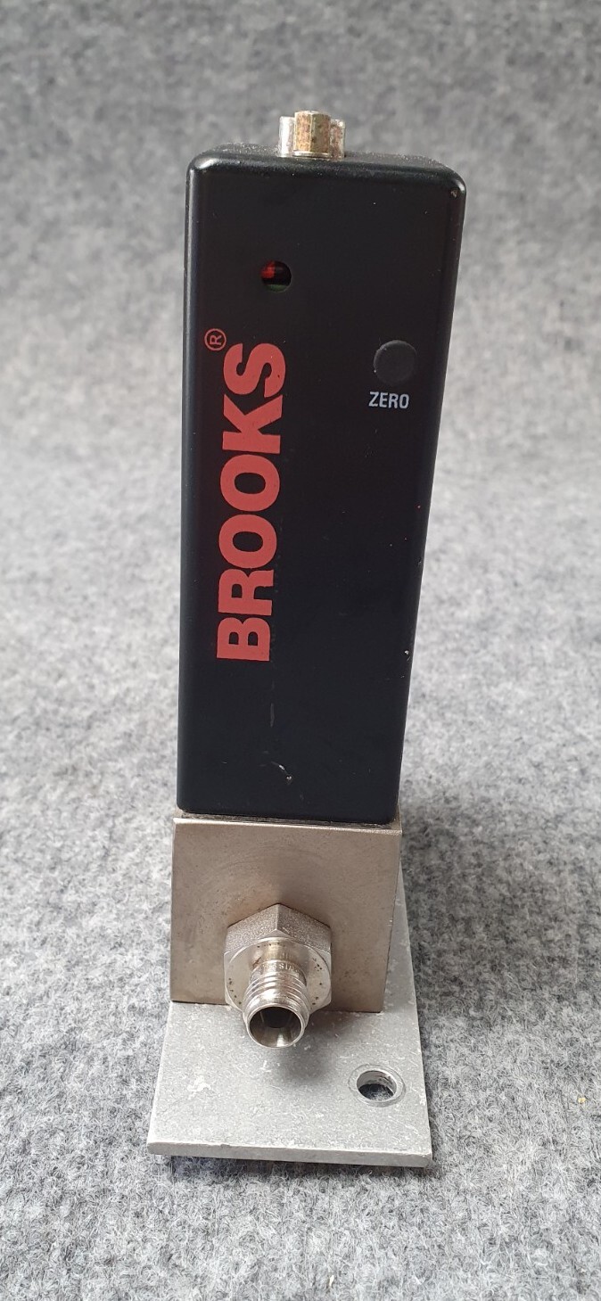 BROOKS INSTRUMENT 5850S / BC1HA1AB2BA1B1 SMART MASS FLOW