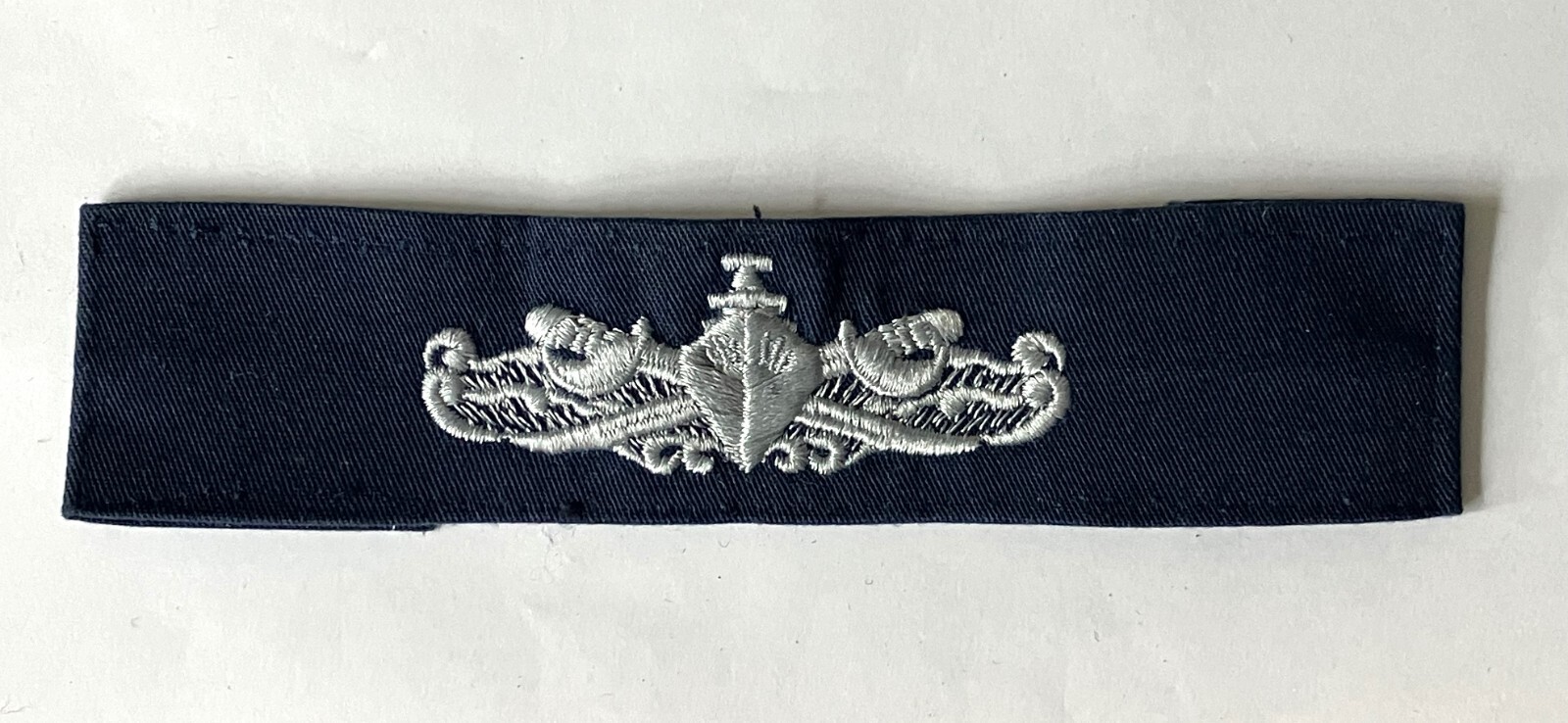 US Navy Surface Warfare Insignia, grey (silver) on navy cloth type