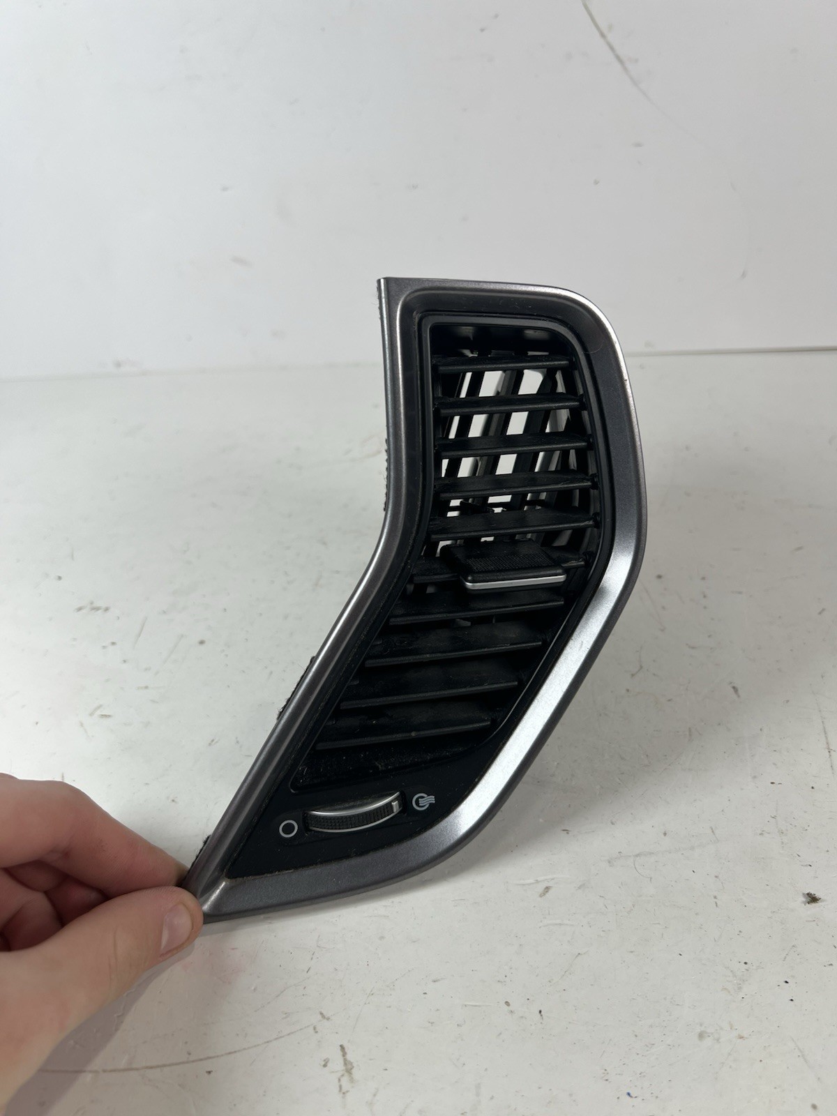 2013-2016 Hyundai Santa Fe CENTER PASSENGER RIGHT RH Dash AC AIR HEAT Vent OEM