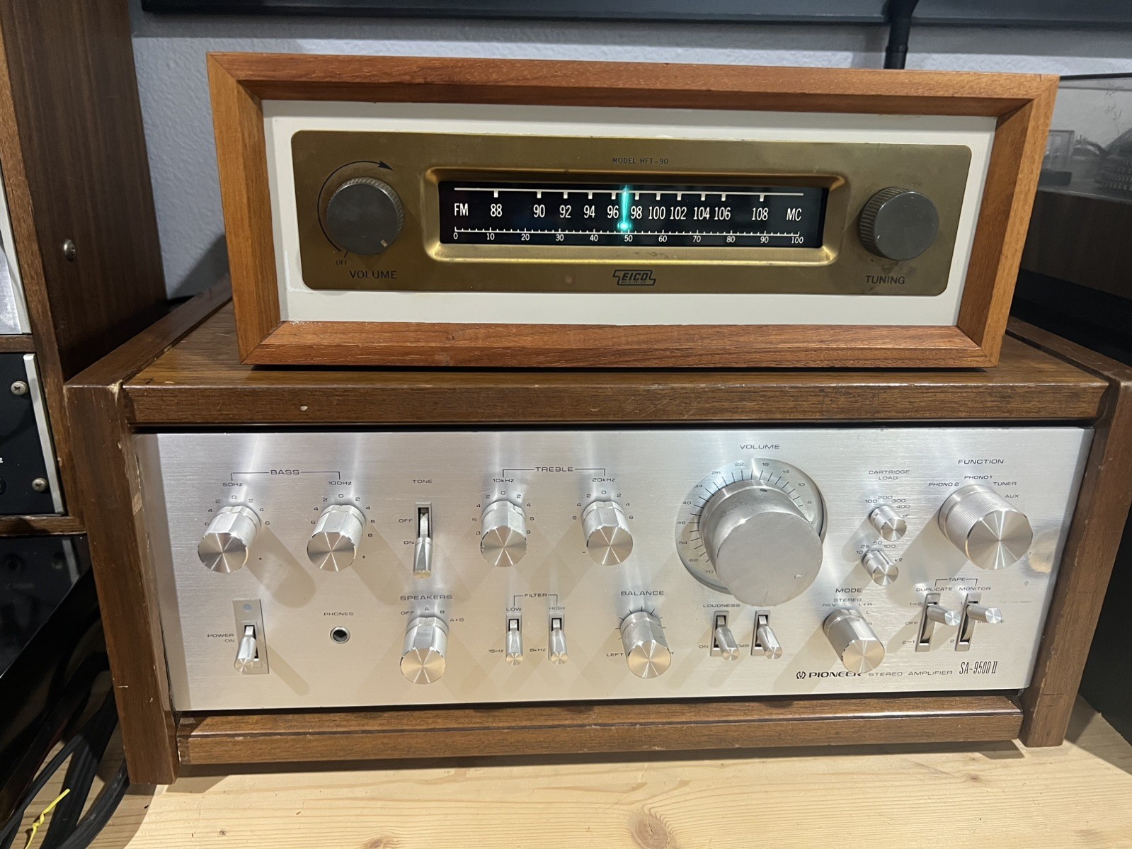 EICO HFT-90 FM Tuner with Beautiful wood case