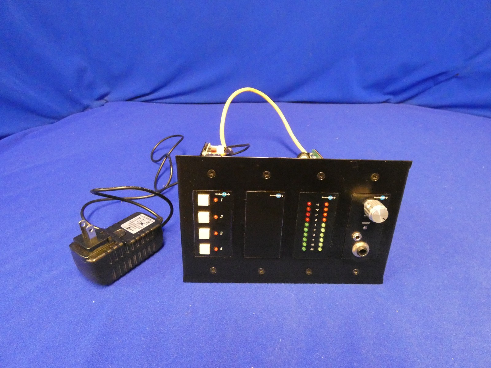 StudioHub+ Vu Meter, 1x4 Switcher, Headphone Mini Panel w/1 Power Supply