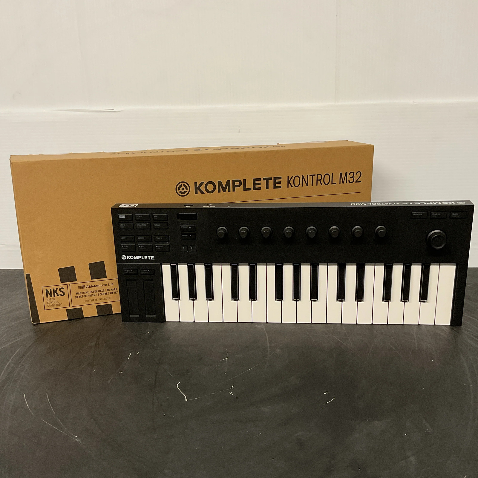 Native Instruments 32-key Micro Komp Kontrol Controller