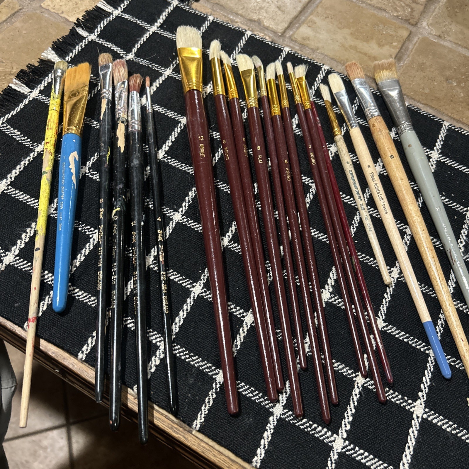 Artist Art Paint Brushes Lot Of 20 Brushes Various Sizes, Brands Used