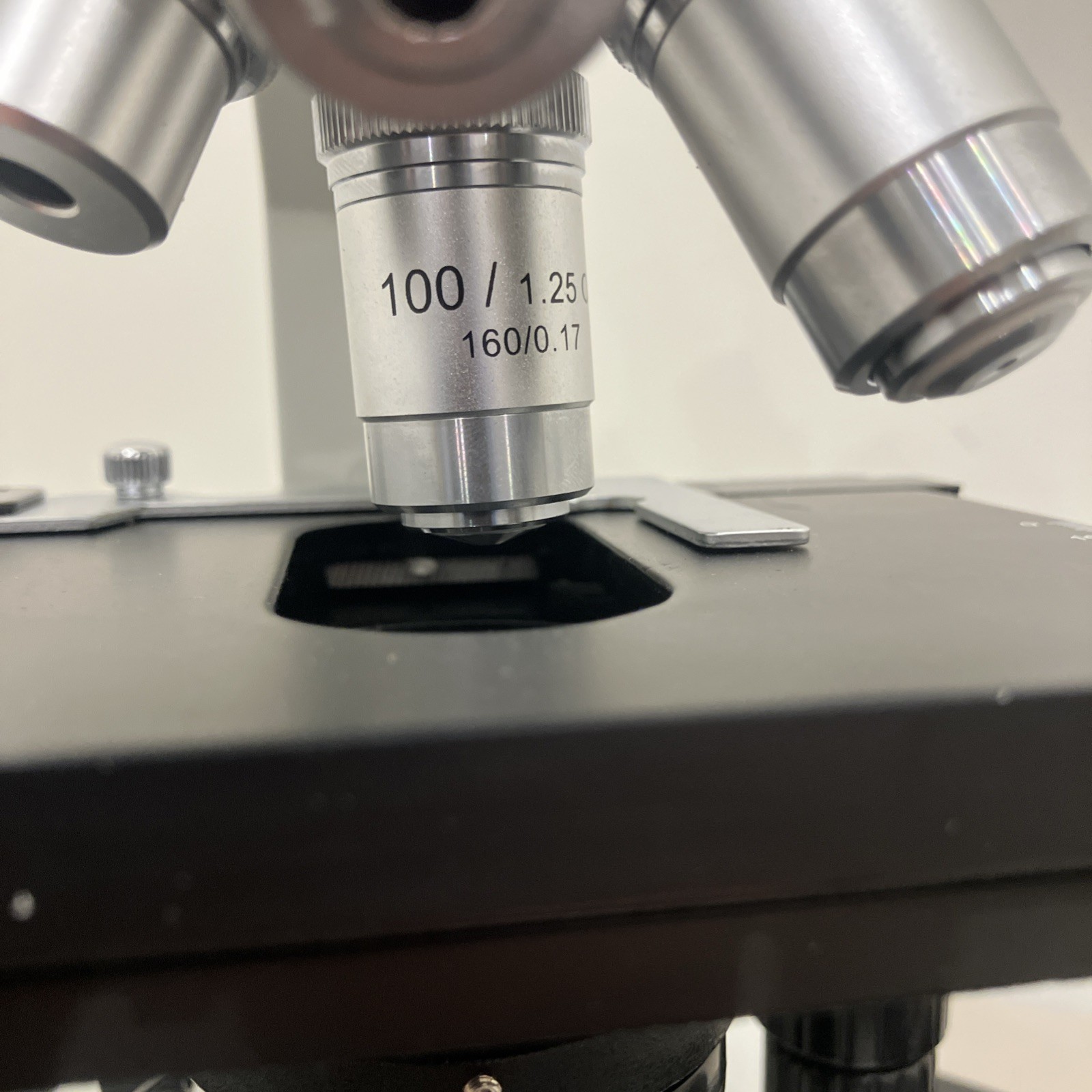 Omax M82E Compound Light Microscope w eyepieces and power cord