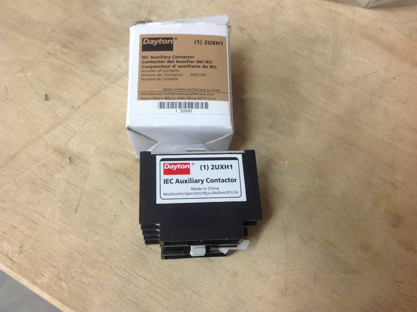 Dayton 2UXH1 IEC Auxiliary Contact Block 3NO/1NC, Fnt Mnt 120VAC/240VDC.  NEW