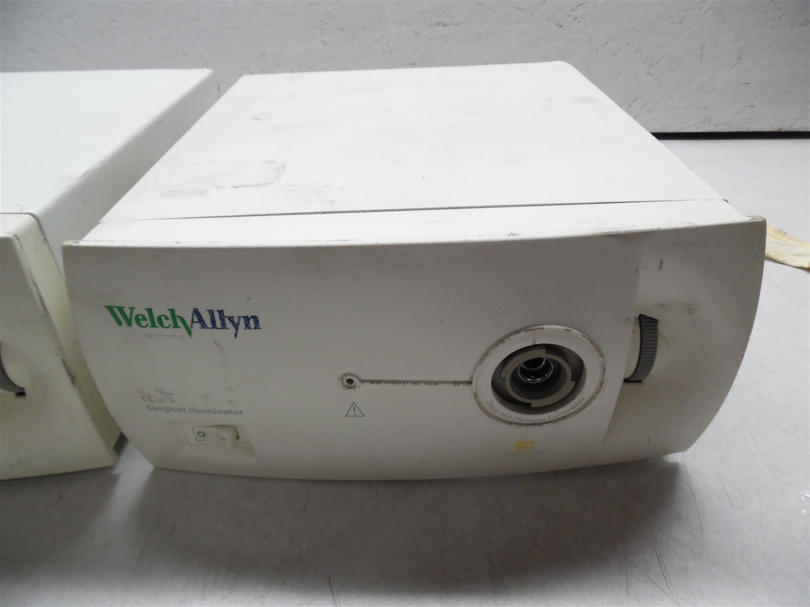 Welch Allyn CL300 Surgical Illuminator