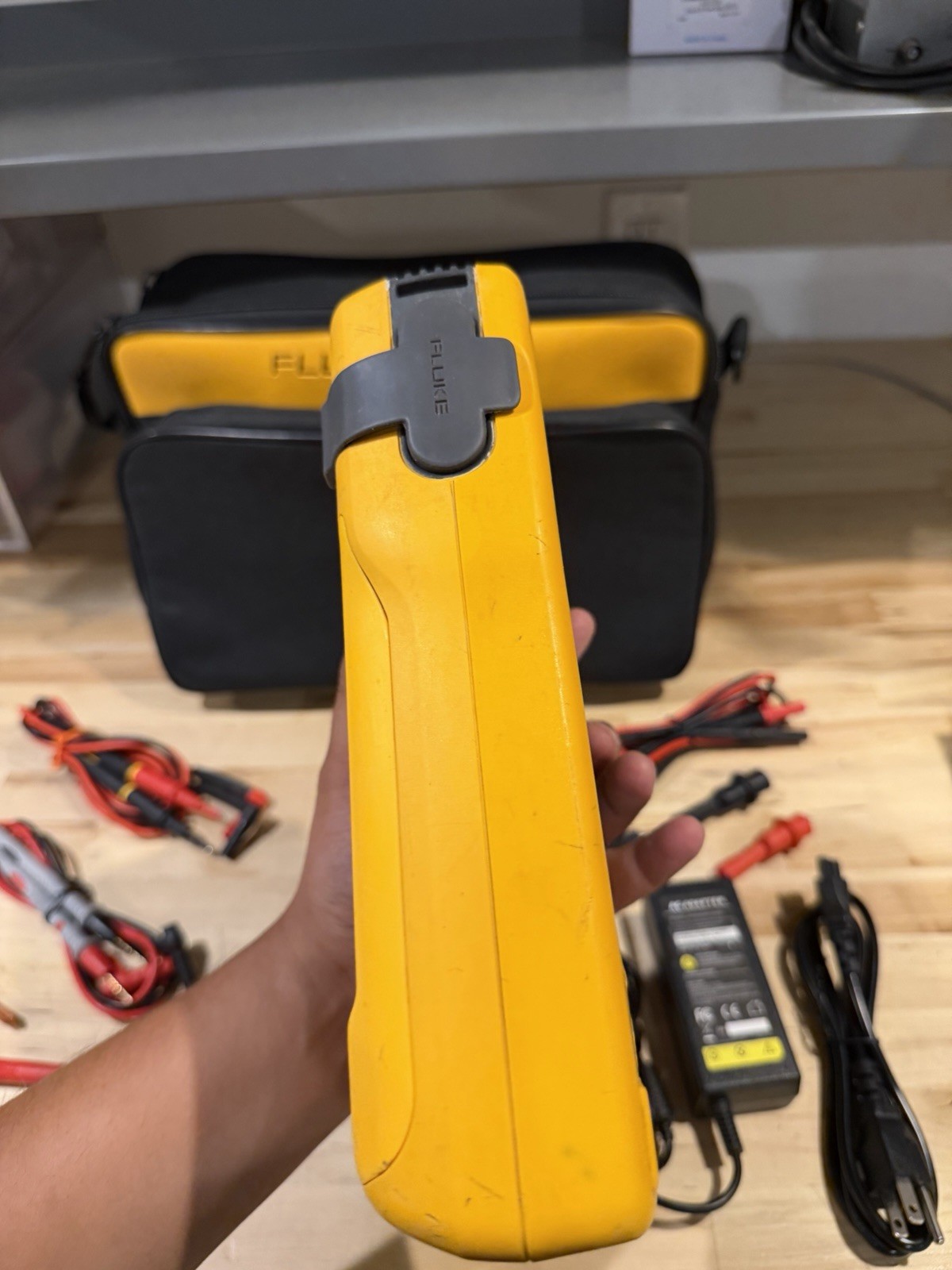 FLUKE 754 DOCUMENTING PROCESS CALIBRATOR W/ ACCESSORIES (TESTED) FREE SHIPPING