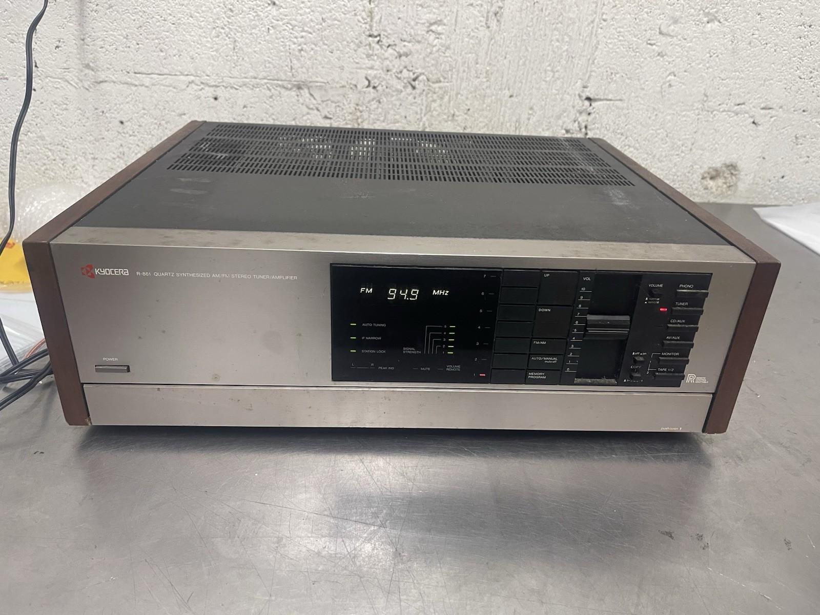 Vintage Kyocera R-861  AM/FM Stereo Tuner Amplifier