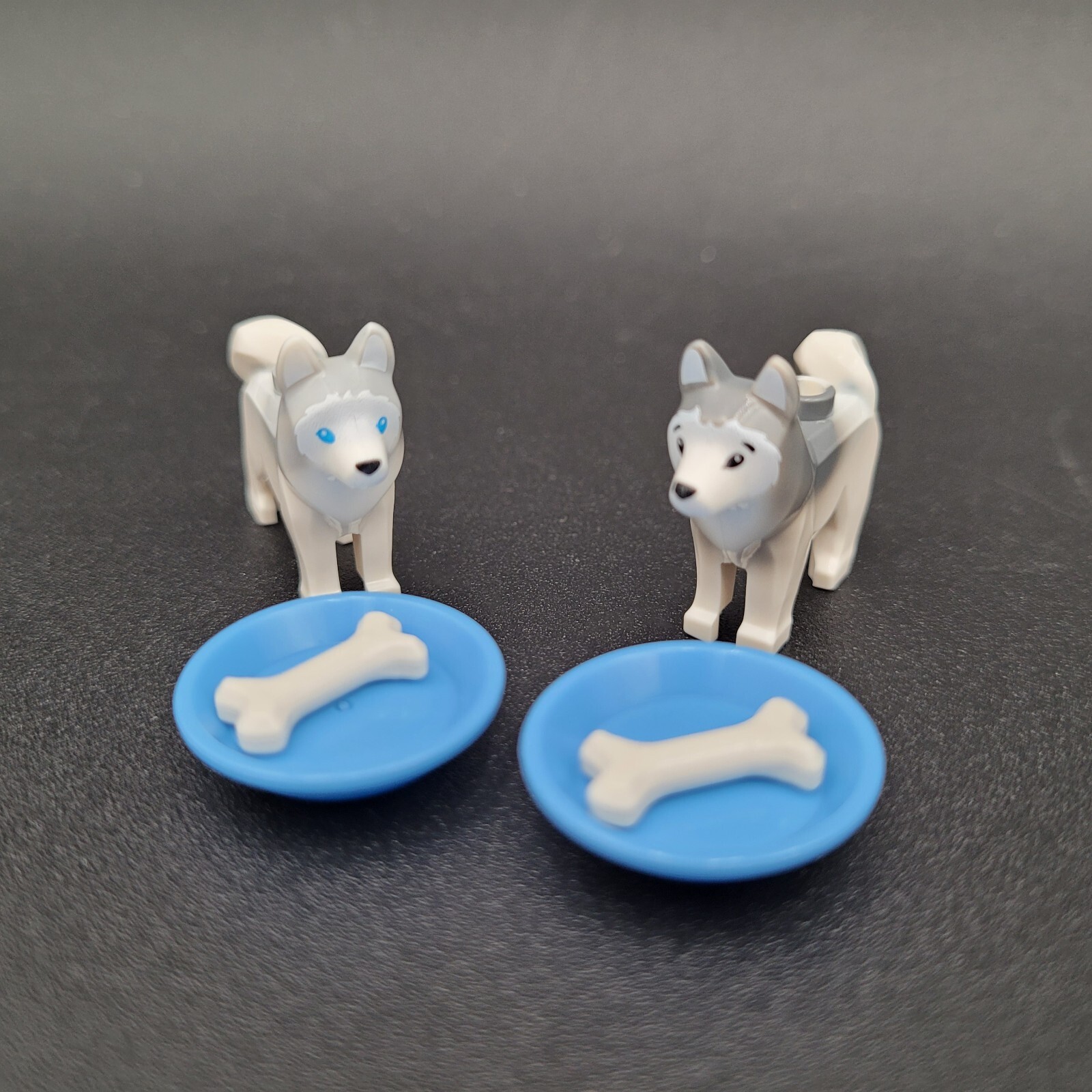 NEW LEGO Husky and Rare Blue Eye Husky Animal Dog Lot with bones - RETIRED