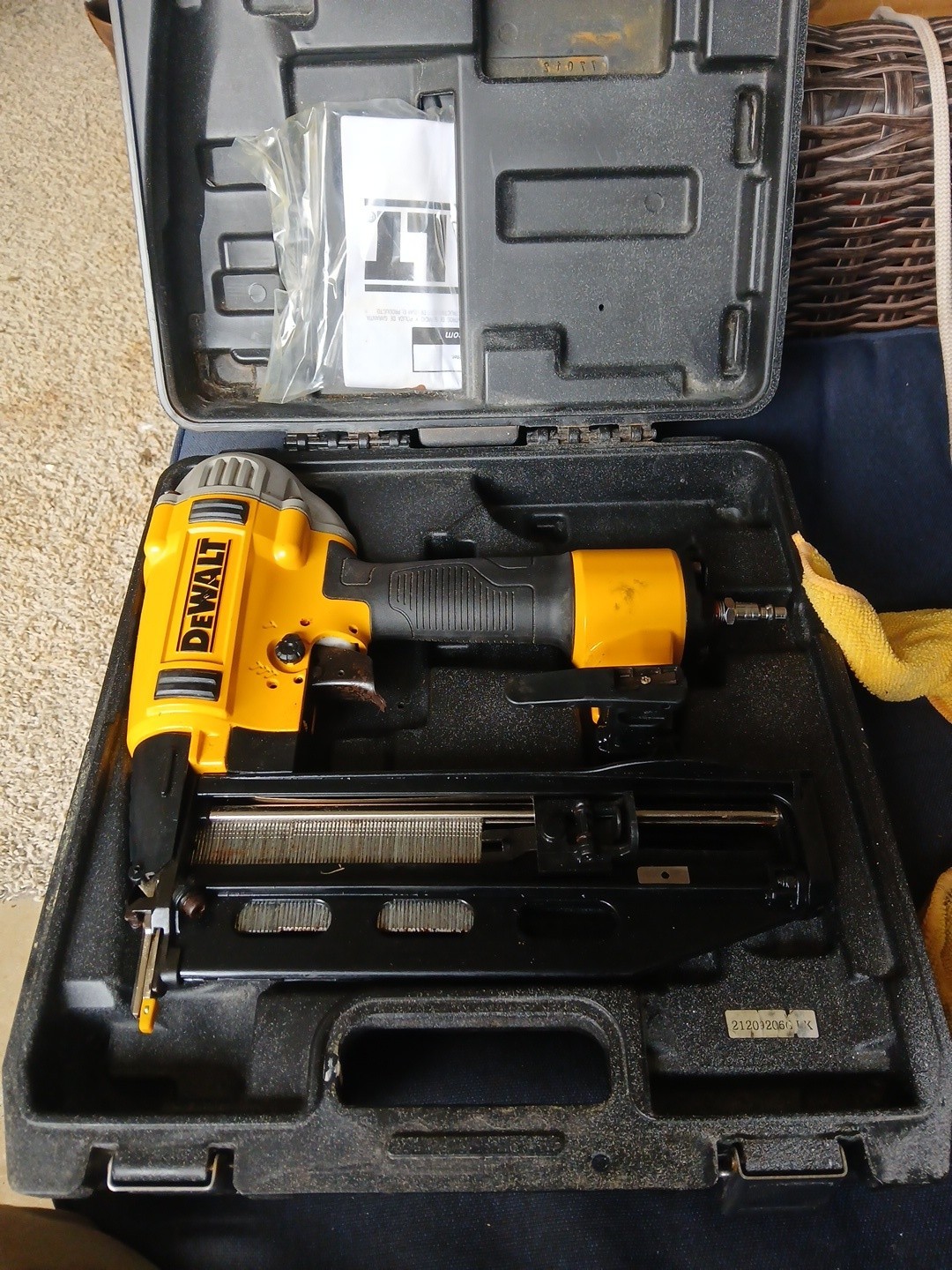 DEWALT 16 GAUGE STRAIGHT NAILER DWFP71917