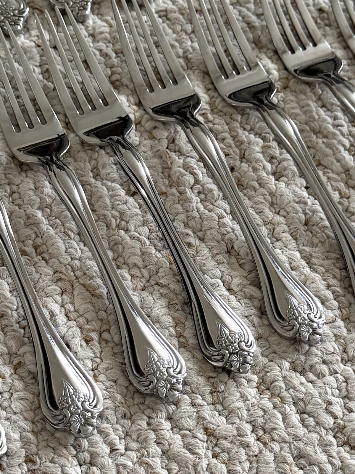 Oneida Boutonniere Mixed Flatware 22 pc Set