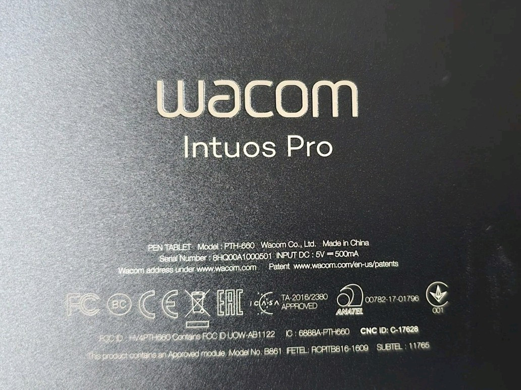 Wacom Intuos Pro Medium Digital Graphic Drawing Tablet PTH660