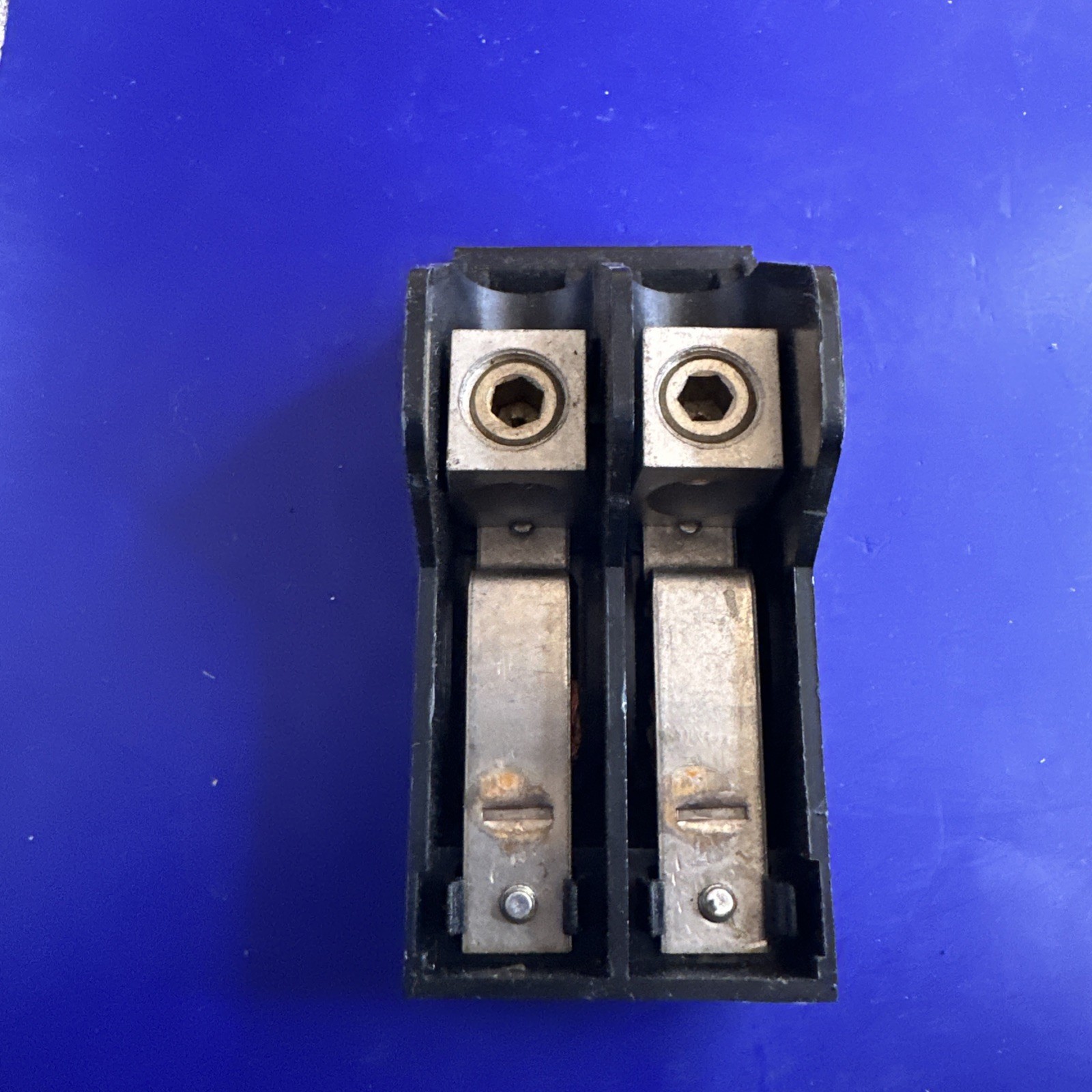 GE THLK2200 2 Pole 120/240V Feed-Thru Lug 1/0-250 AWG NEW No Box