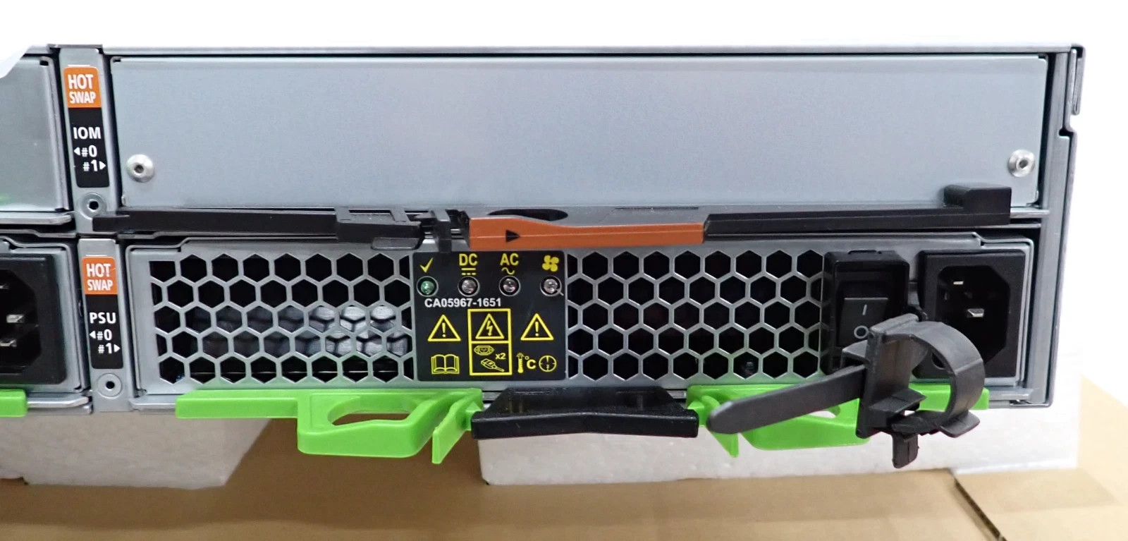 NEW Fujitsu Eternus JX40 S2 12-Bay LFF Storage Shelf FTS:ETJEBDU + 1x IOM12G