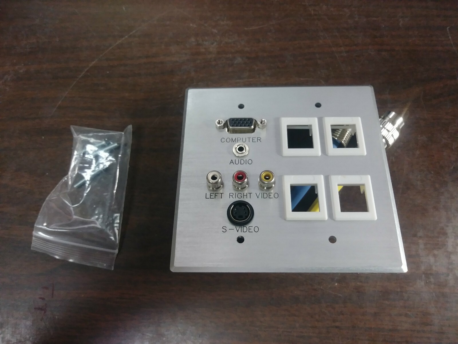 RAPIDRUN 42305 2 GANG ALUMINUM WALLPLATE HD15 3.5 MM S-VIDEO RCA NEW IN BOX